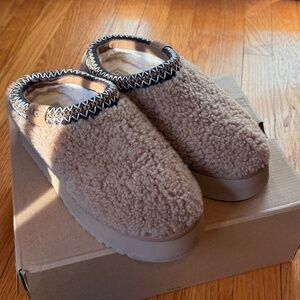 UGG Tazz Curly Platform Slipper